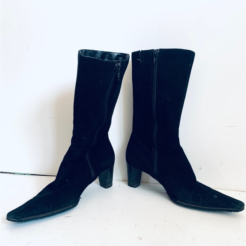 BEAUTIFUL Vintage Black Suede Svelte Pointed Toe Boots🖤 Excellent condition🖤